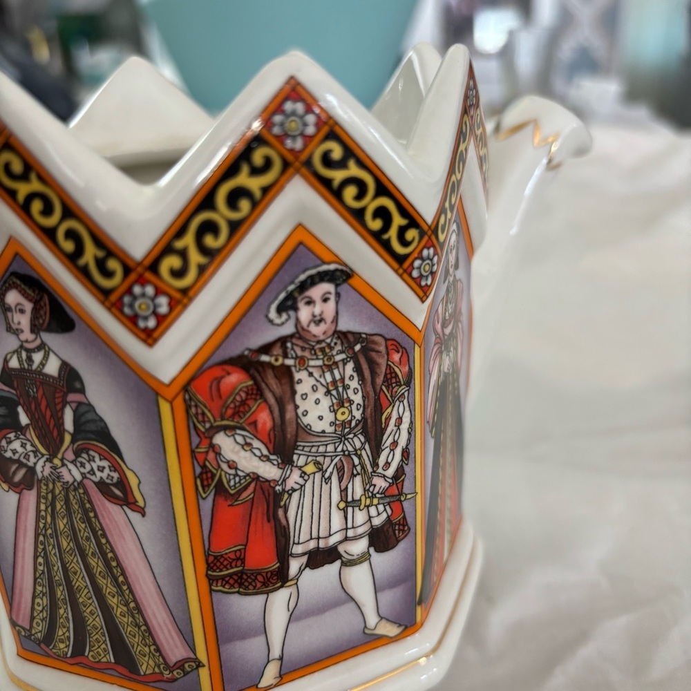 Sadler King Henry the VIII and 6 Wives Teapot England Crown Lid Gold Trim - Picture 10 of 13